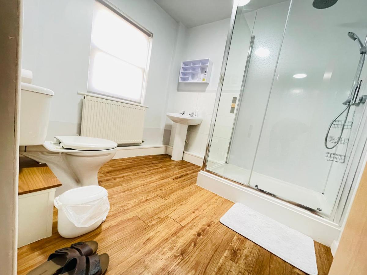 En-Suite For Family,Couple And Females Lancaster Buitenkant foto